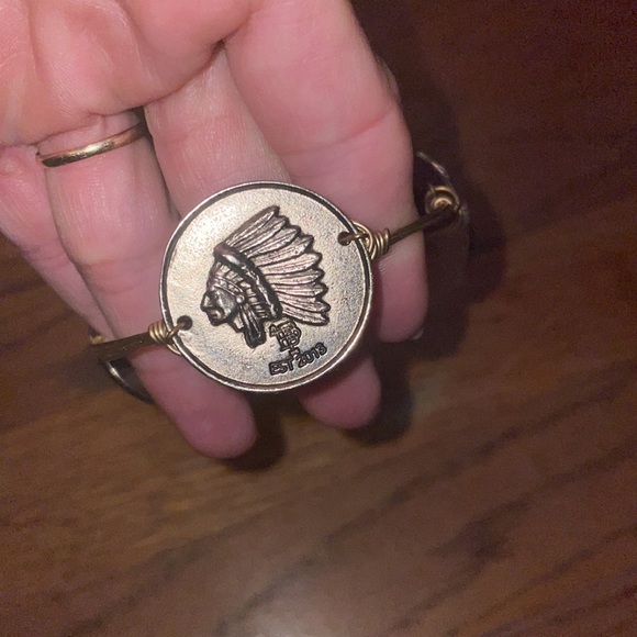•BOURBON & BOWTIES•PEWTER & SILVER CHEIFT INDIAN EST.2013 BANGLE BRACELET EUC - Picture 5 of 9